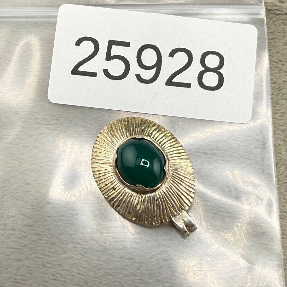 Vintage Sterling Silver Pendant Green Center Signed - Picture 9 of 11
